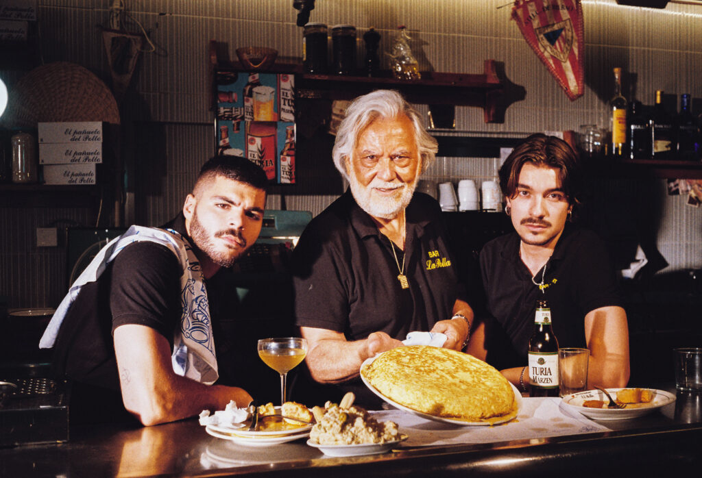 El Pollo x Apaños — shooting horizontal