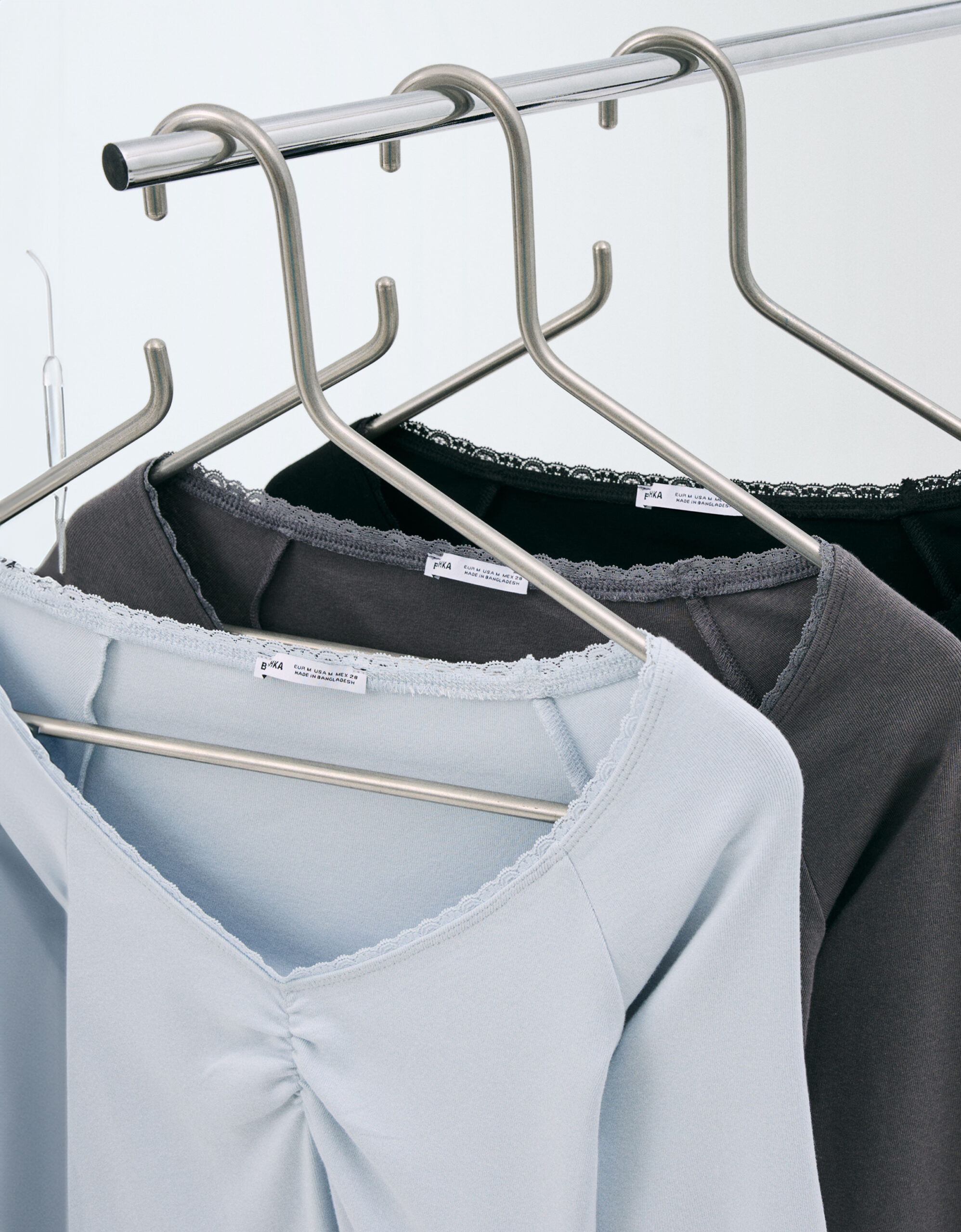 Bershka BSK Teen BASICS — dirección visual